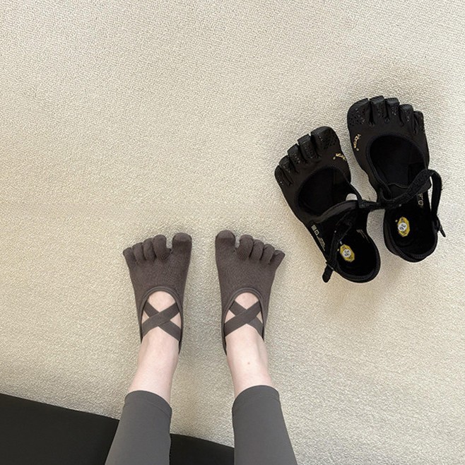 No Show Sock Women - Women's Criss-Cross Strappy Five-Toe Yoga Socks