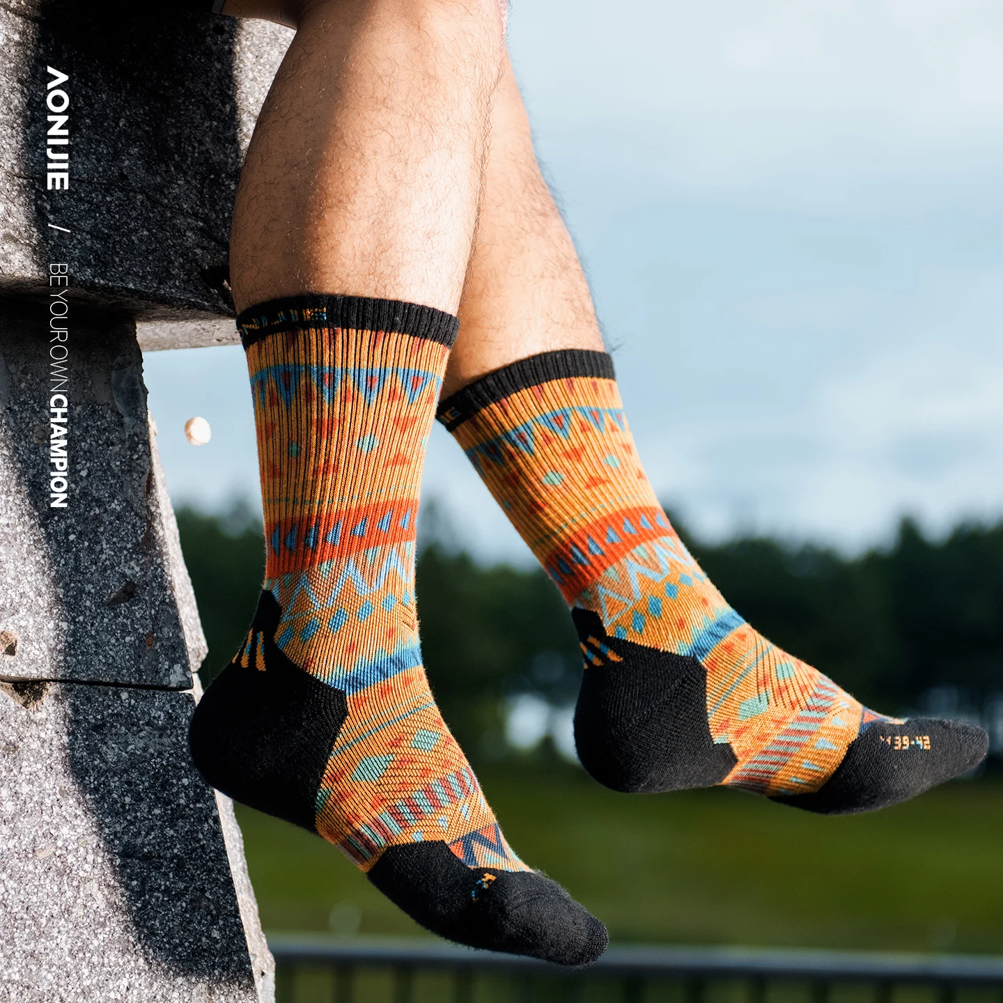AONIJIE Outdoor Wool Crew Sock - đánh giá và giá Wool Hiking Sock